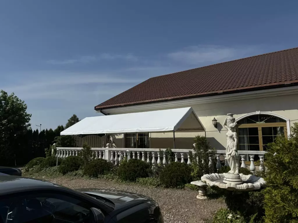 Zadaszenia ogrodków restauracyjnych